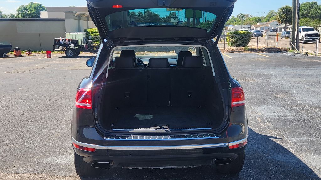 2015 Volkswagen Touareg - $7,200
