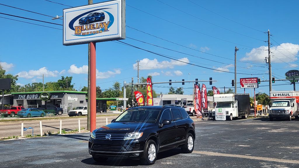 2015 Volkswagen Touareg - $7,200