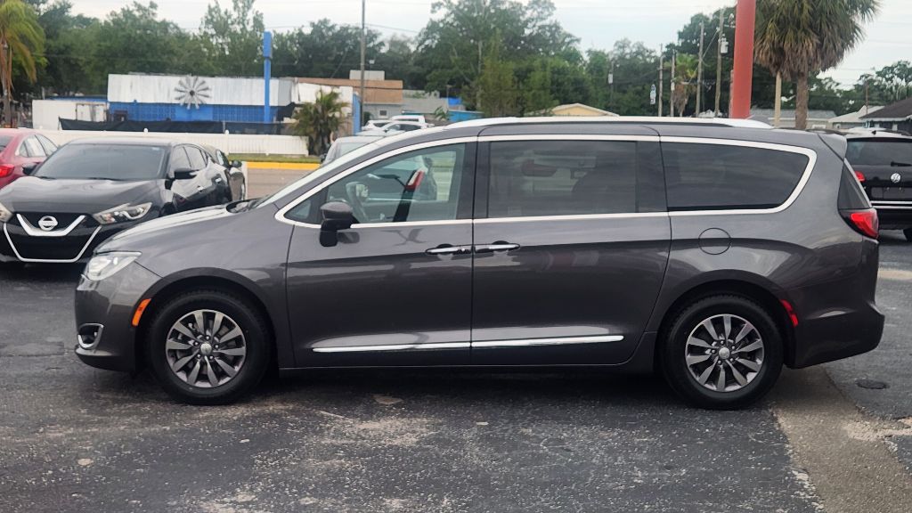 2019 Chrysler Pacifica - $14,500