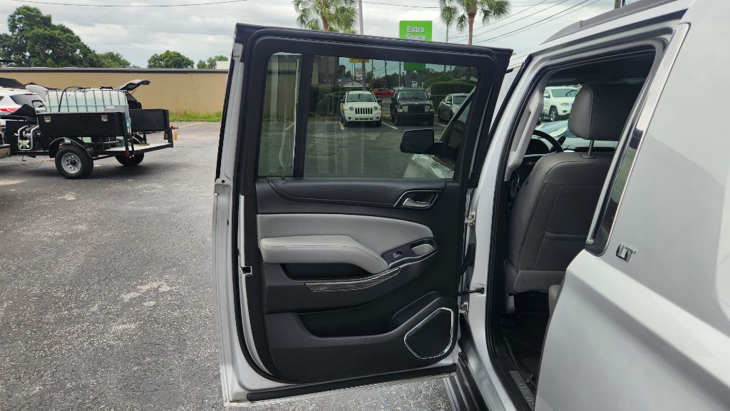 2018 Chevrolet Suburban - $17,500
