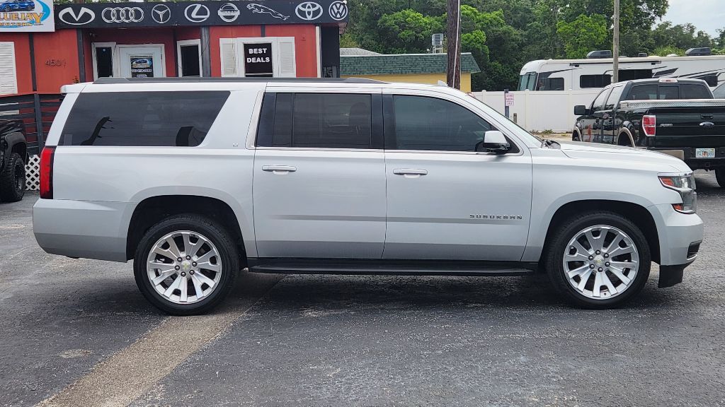 2018 Chevrolet Suburban - $17,500