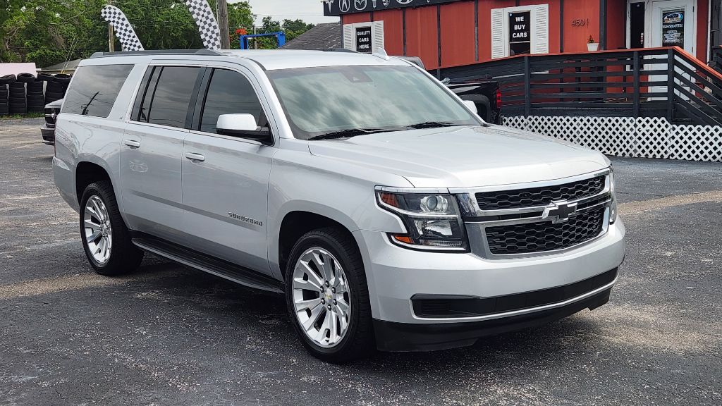 2018 Chevrolet Suburban - $17,500
