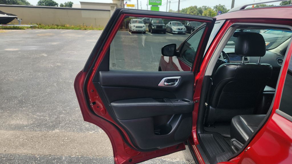 2016 Nissan Pathfinder - $10,900