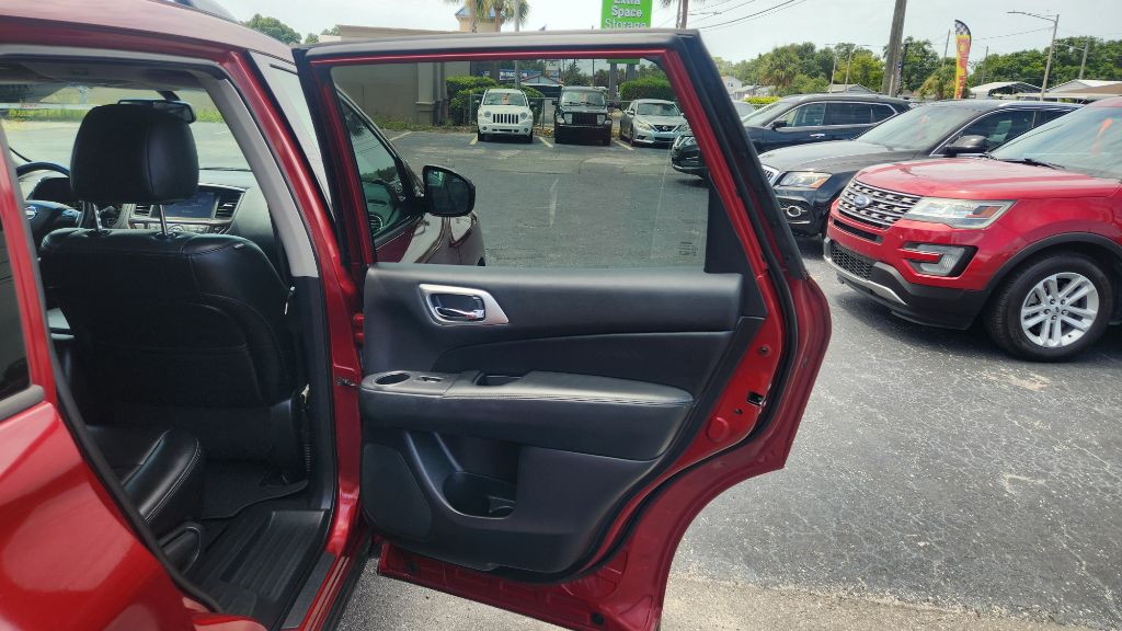 2016 Nissan Pathfinder - $10,900