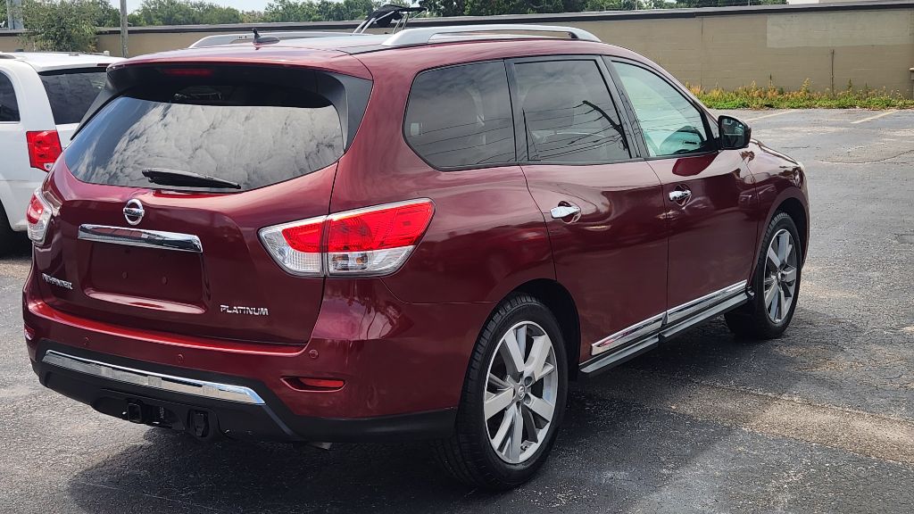 2016 Nissan Pathfinder - $10,900