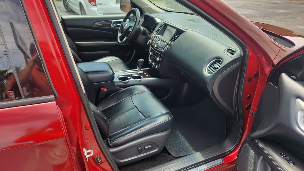2016 Nissan Pathfinder - $10,900
