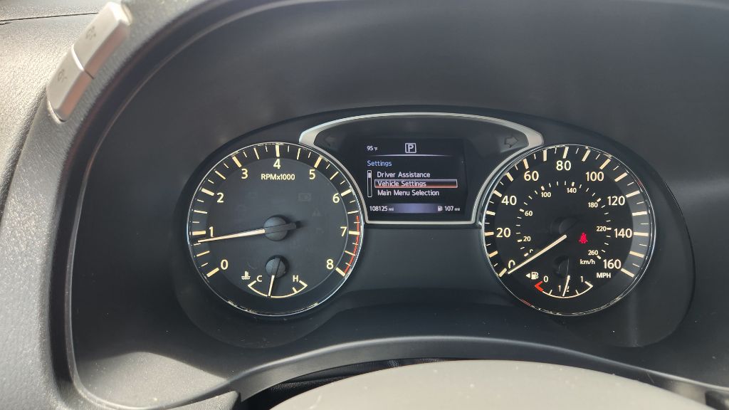 2016 Nissan Pathfinder - $10,900