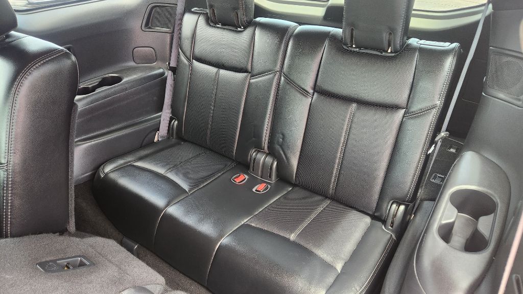 2016 Nissan Pathfinder - $10,900