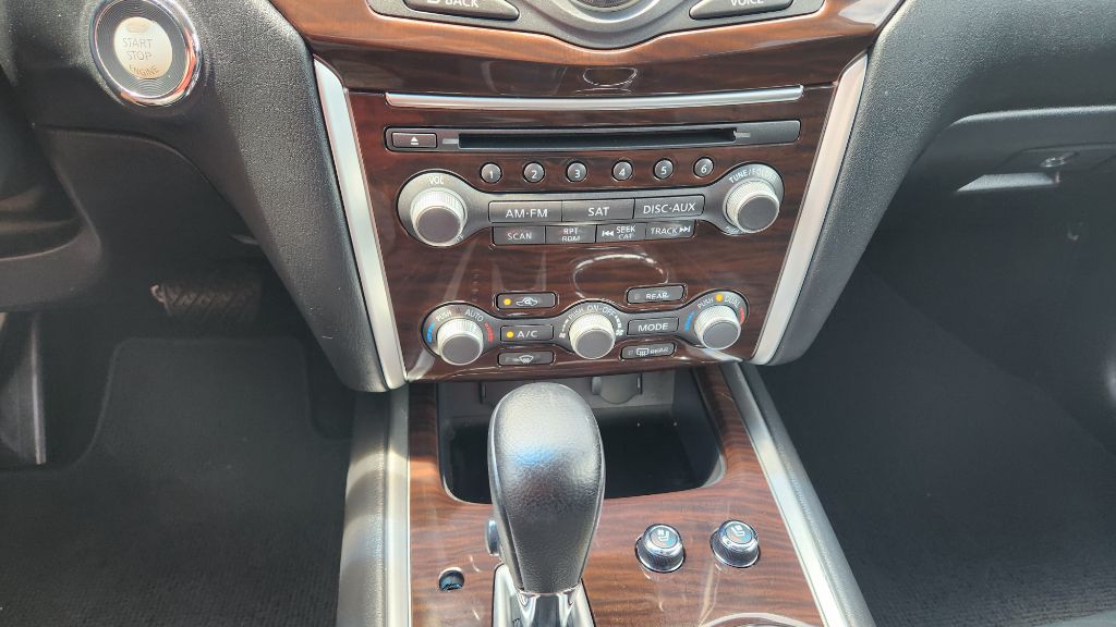 2016 Nissan Pathfinder - $10,900