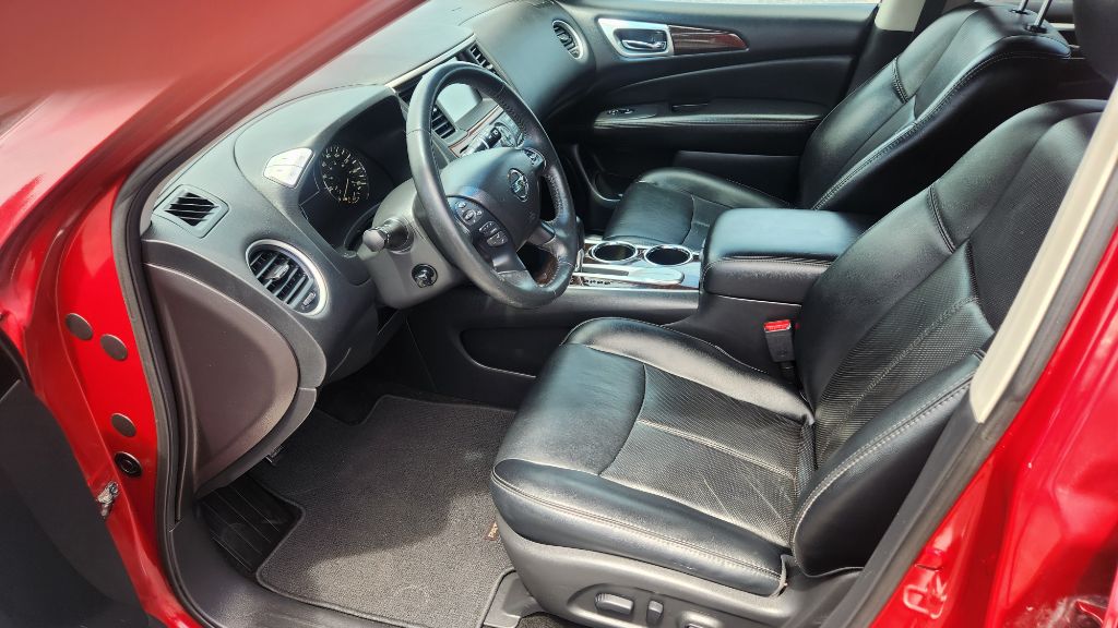 2016 Nissan Pathfinder - $10,900