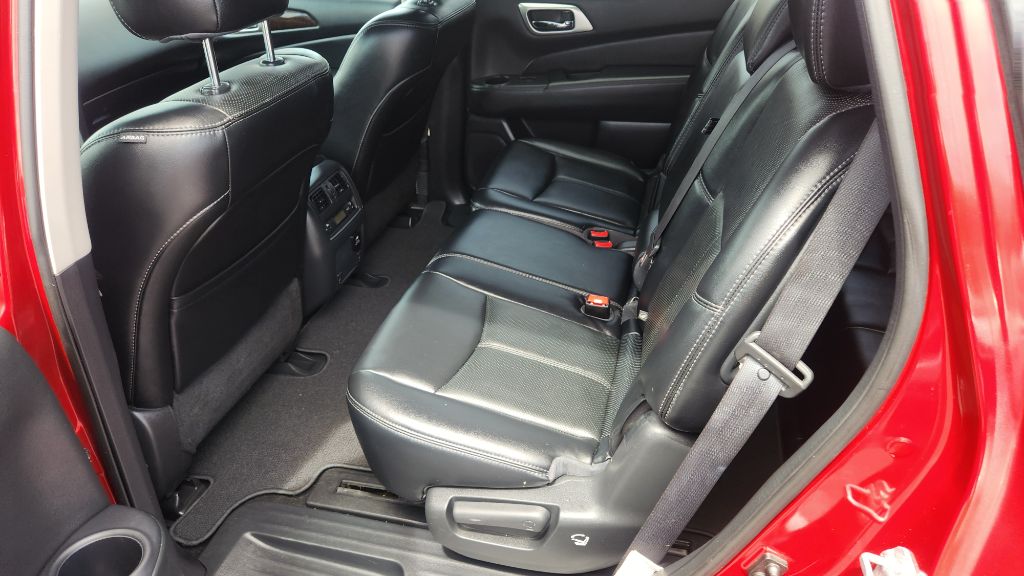 2016 Nissan Pathfinder - $10,900