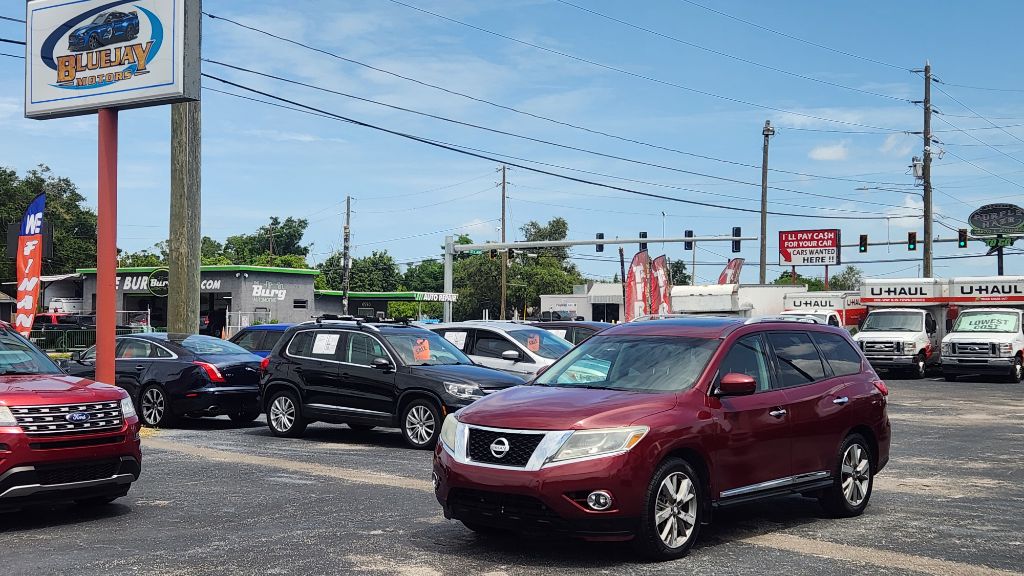 2016 Nissan Pathfinder - $10,900