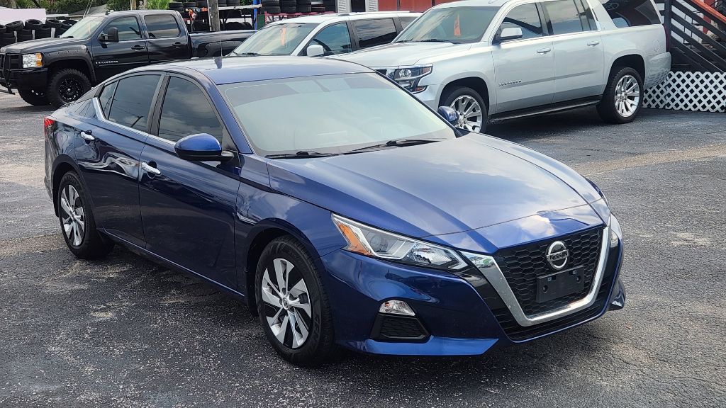 2019 Nissan Altima - $11,500
