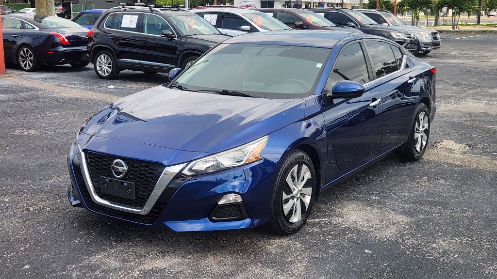2019 Nissan Altima - $11,500
