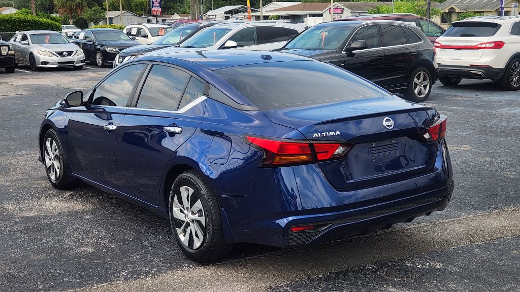 2019 Nissan Altima - $11,500