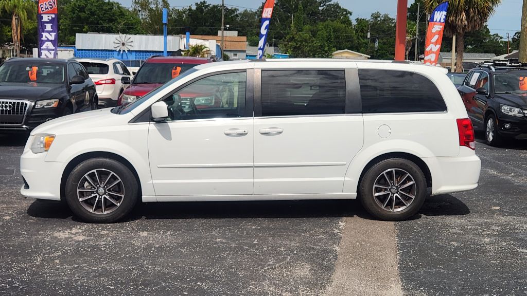 2017 Dodge Grand Caravan - $12,900