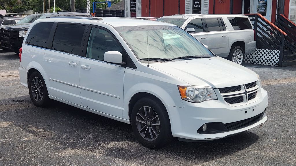 2017 Dodge Grand Caravan - $12,900