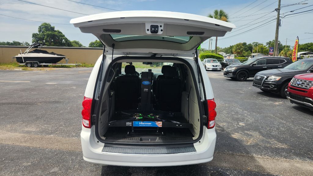 2017 Dodge Grand Caravan - $12,900