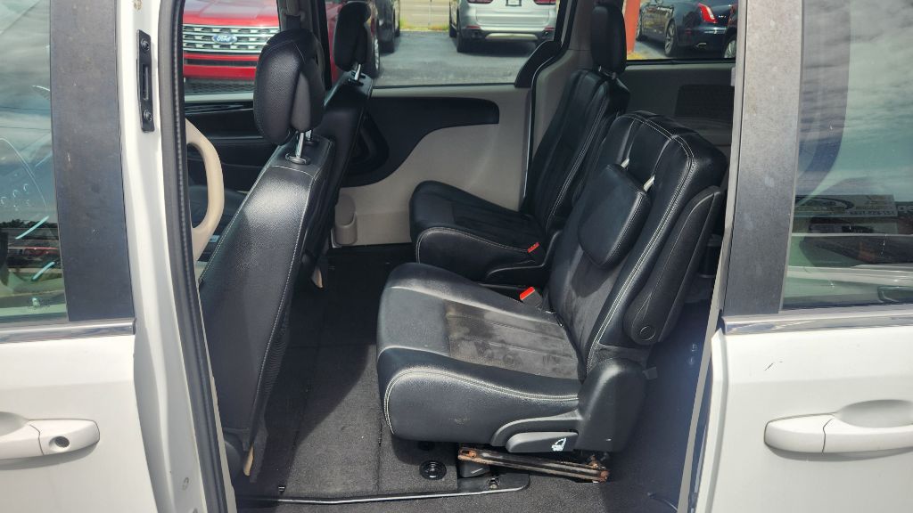 2017 Dodge Grand Caravan - $12,900