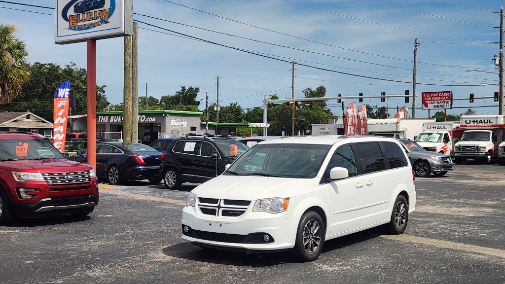 2017 Dodge Grand Caravan - $12,900