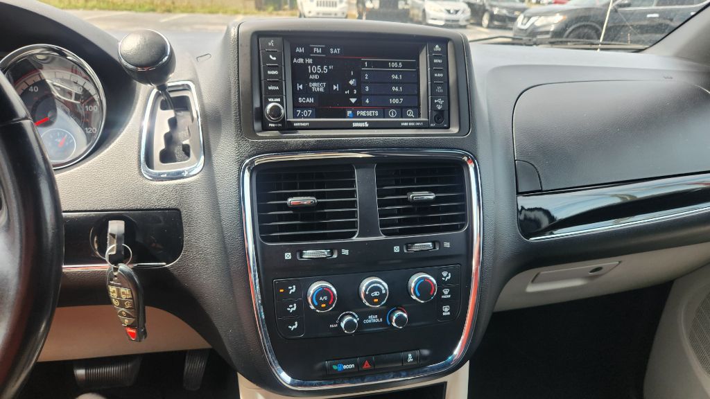 2017 Dodge Grand Caravan - $12,900