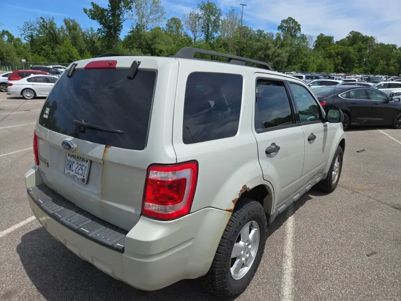 2009 Ford Escape - $2,995