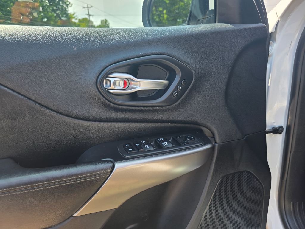 2019 Jeep Cherokee - $16,987
