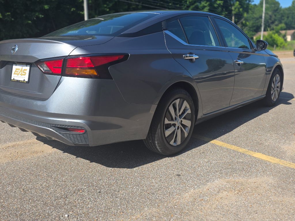 2022 Nissan Altima - $11,678