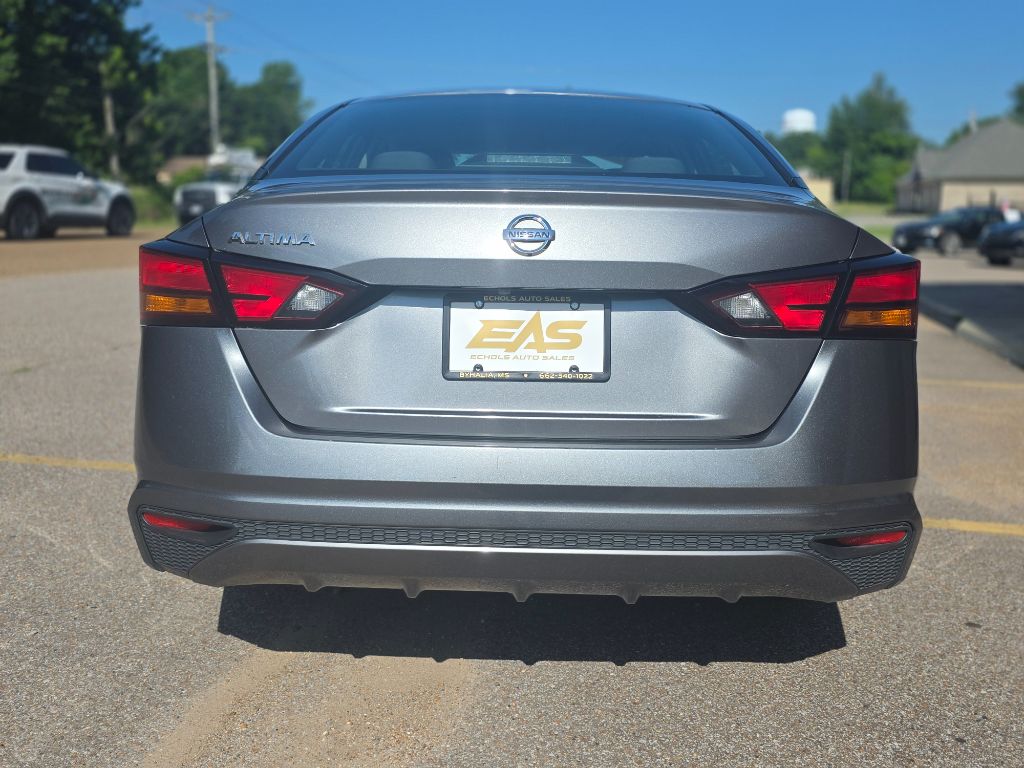 2022 Nissan Altima - $11,678