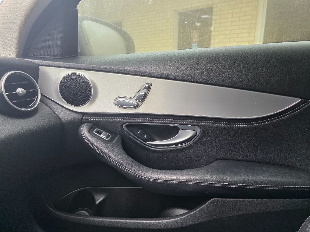 2015 Mercedes-Benz C Class - $15,989