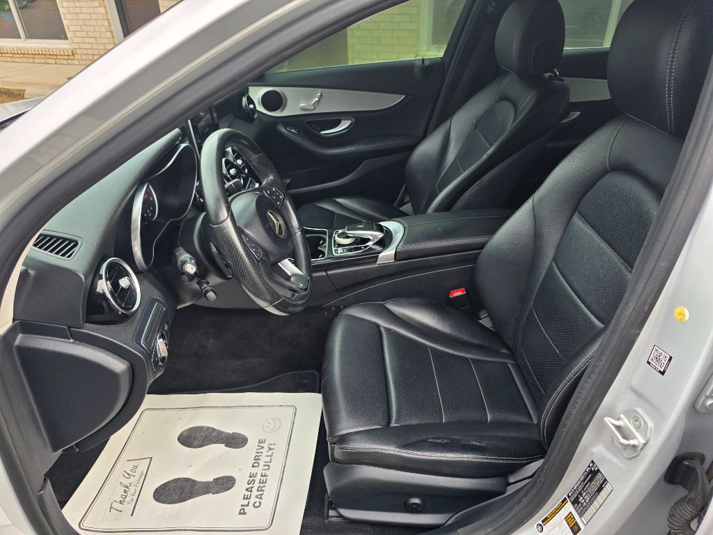 2015 Mercedes-Benz C Class - $15,989