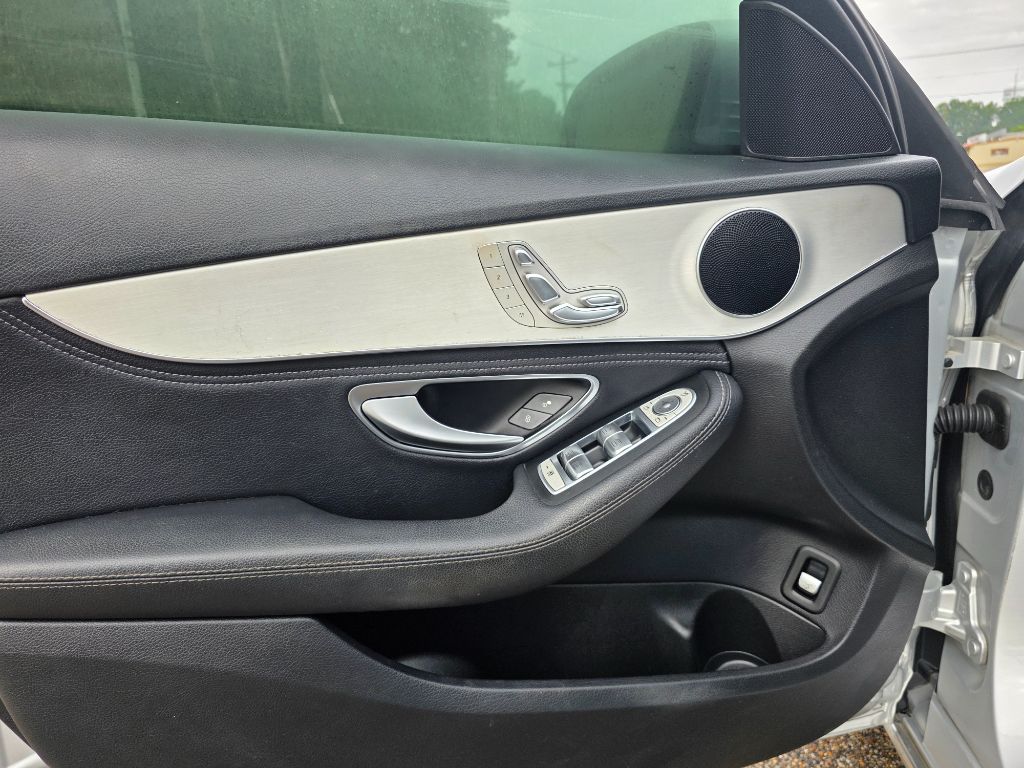 2015 Mercedes-Benz C Class - $15,989