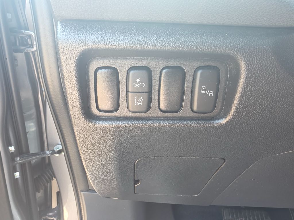 2020 Mitsubishi Outlander - $15,983