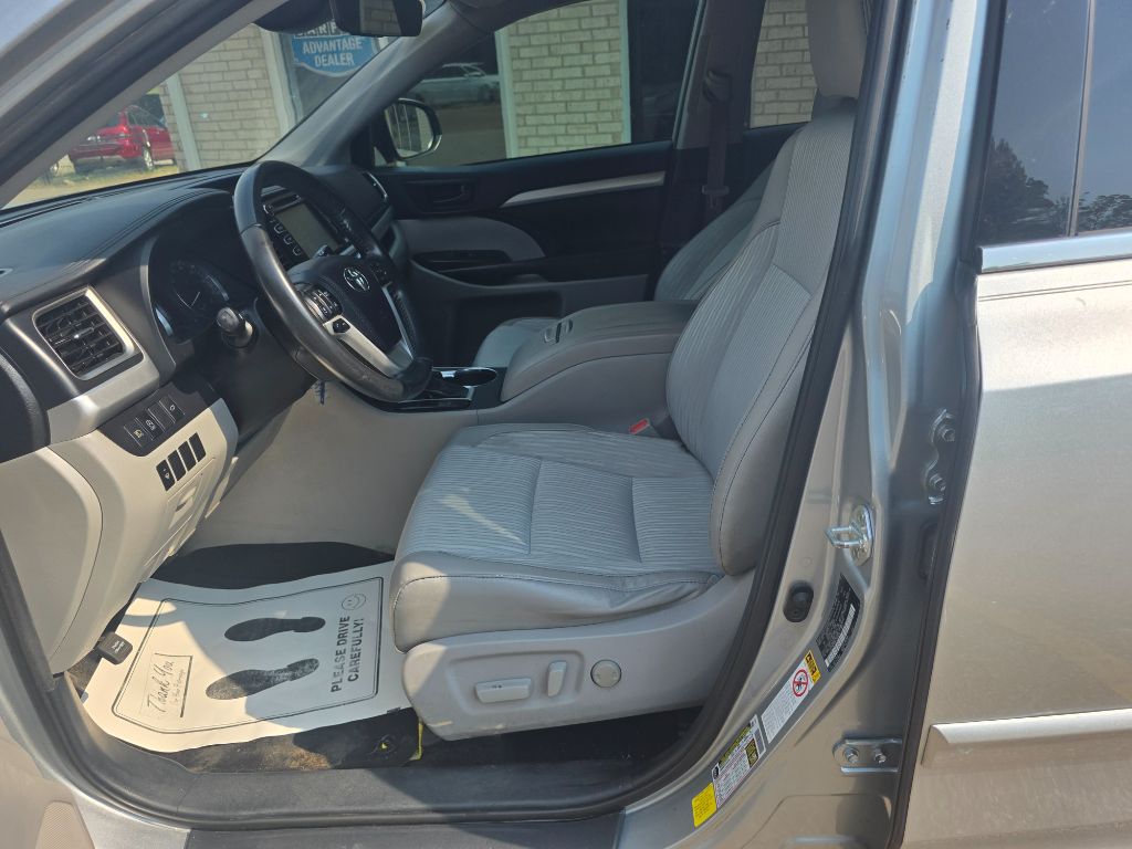 2019 Toyota Highlander - $18,989