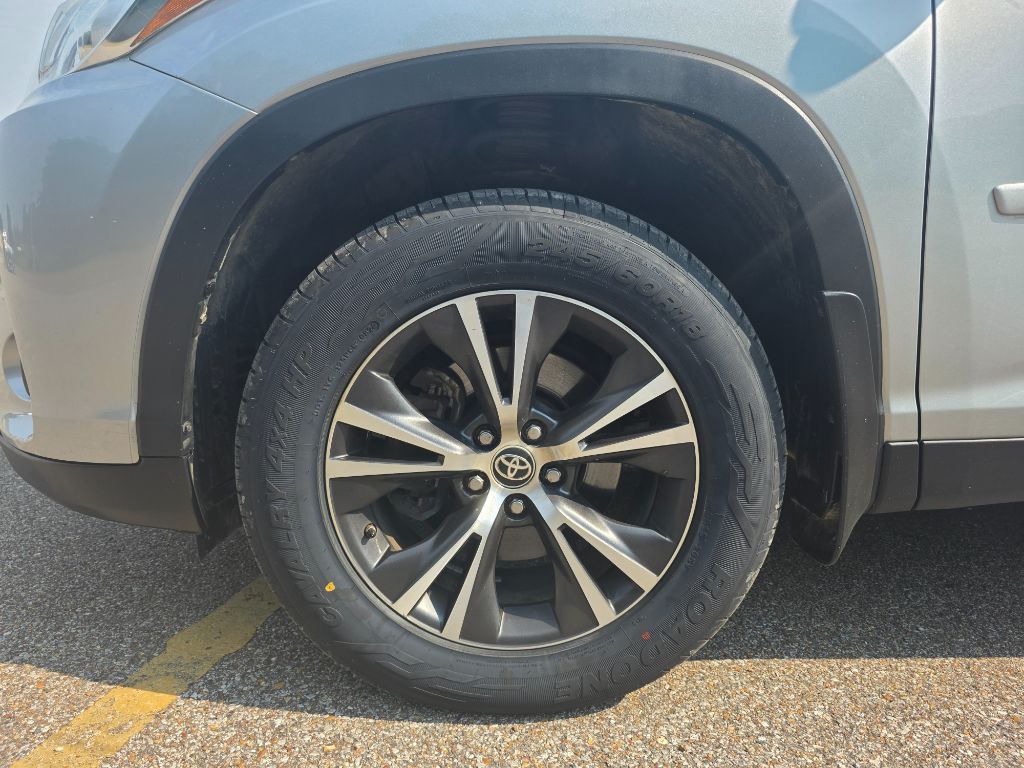2019 Toyota Highlander - $18,989