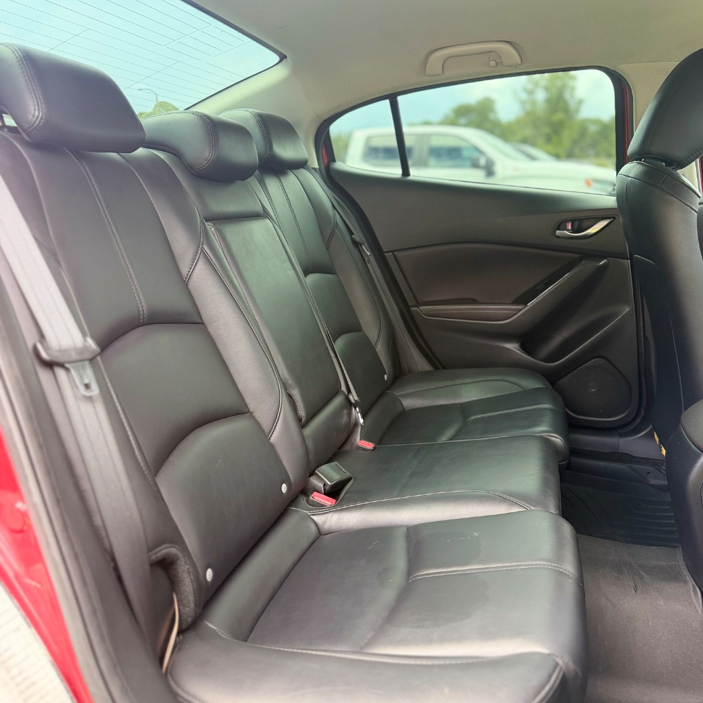 2018 MAZDA MAZDA3 - $9,250
