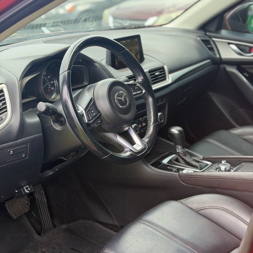 2018 MAZDA MAZDA3 - $9,250