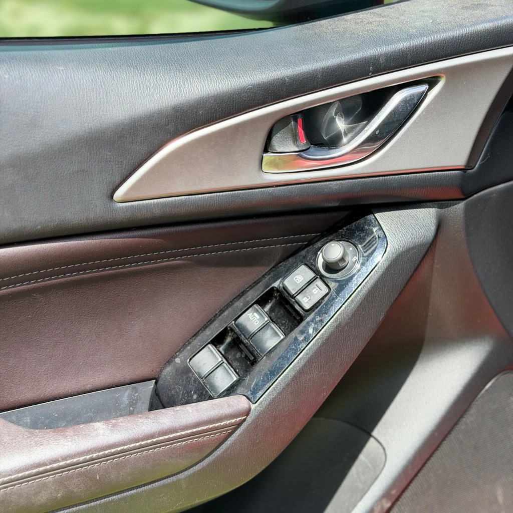 2018 MAZDA MAZDA3 - $9,991