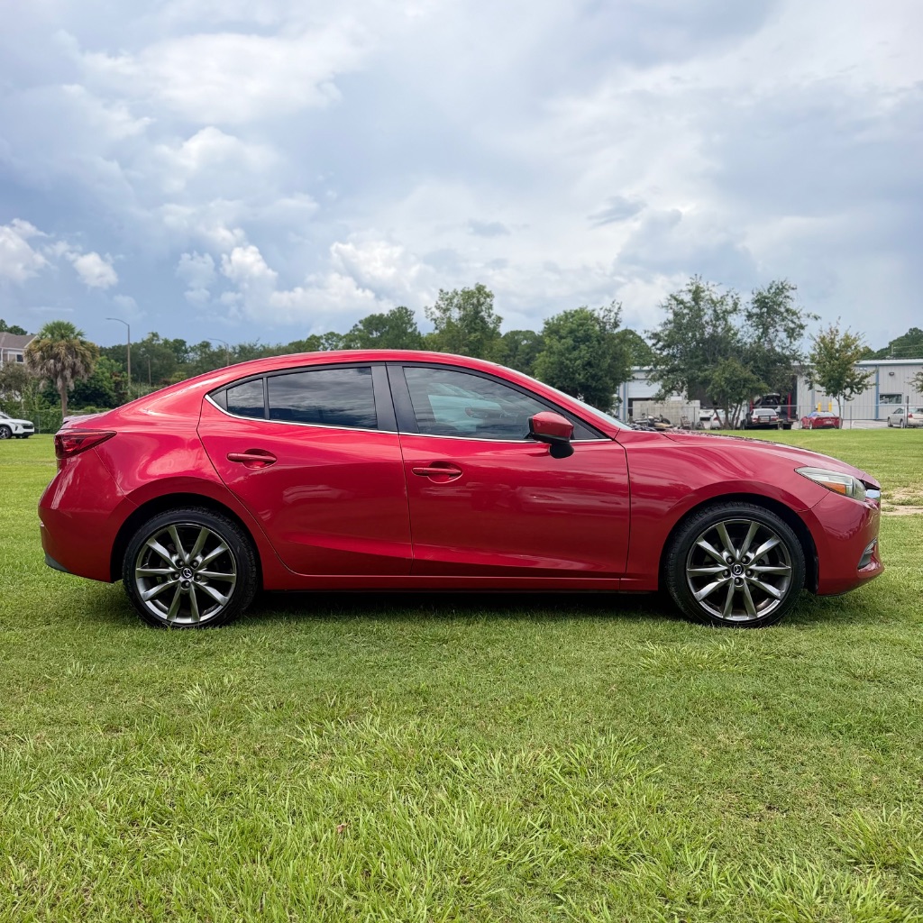 2018 MAZDA MAZDA3 - $9,250