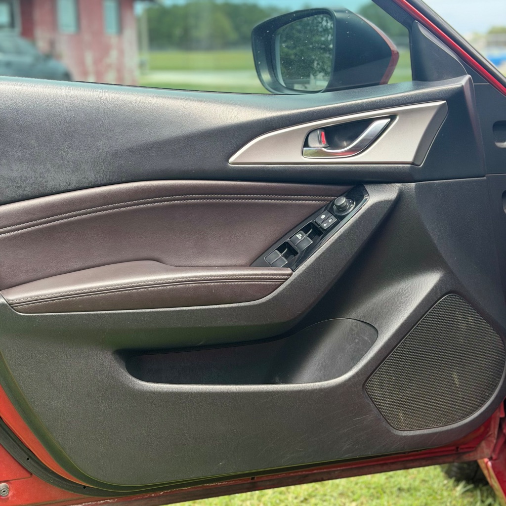 2018 MAZDA MAZDA3 - $9,250