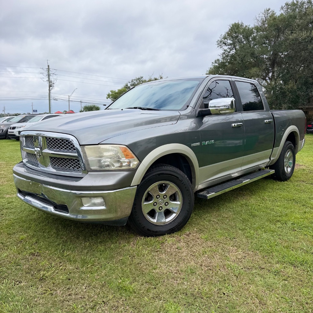 Gray 2009 Dodge RAM 1500 Pickup Truck Four-Wheel Drive Automatic