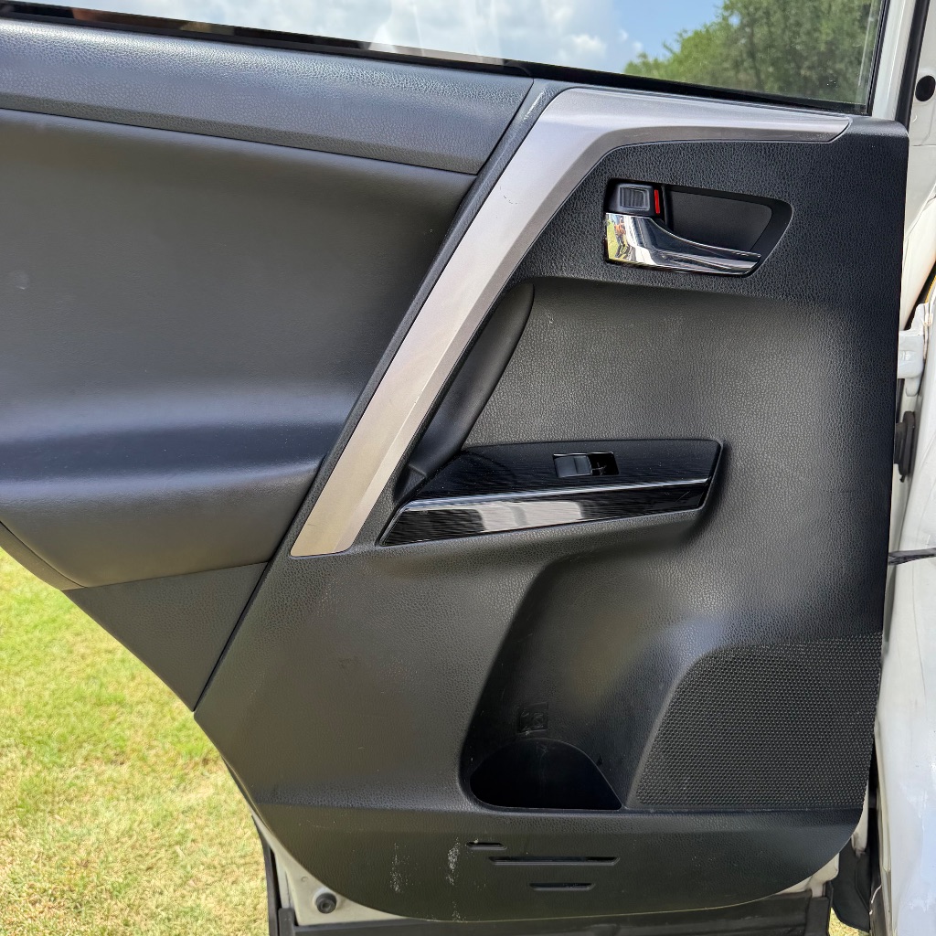 2018 Toyota RAV4 - $10,991