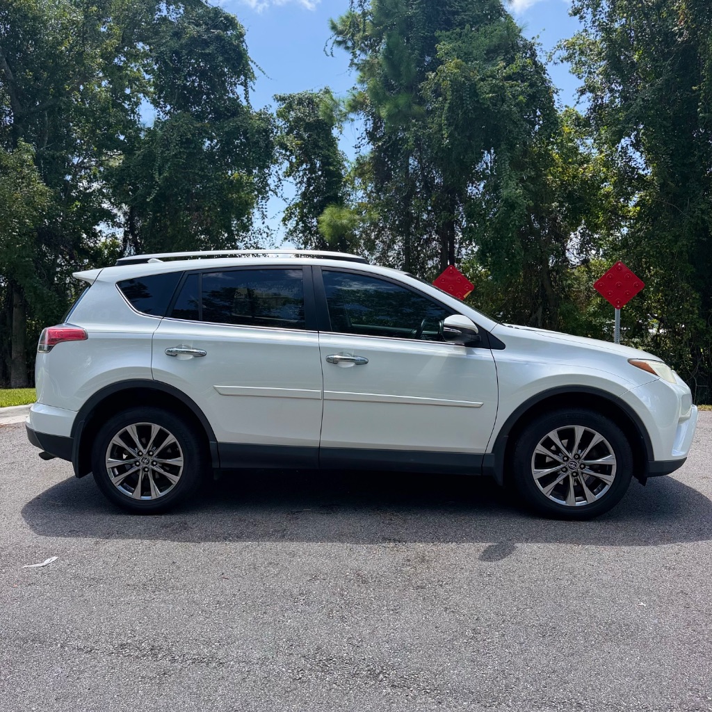 2018 Toyota RAV4 - $8,994