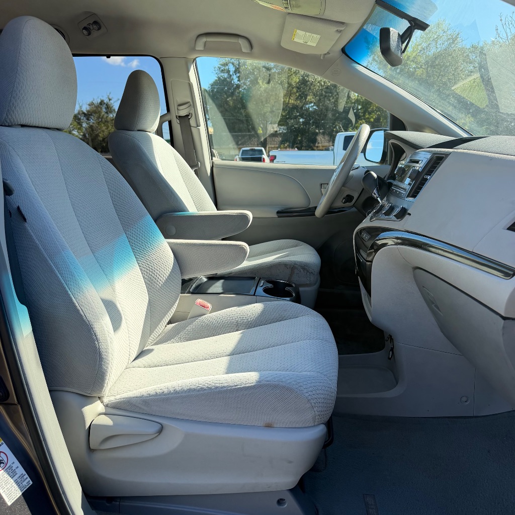 2011 Toyota Sienna - $5,500
