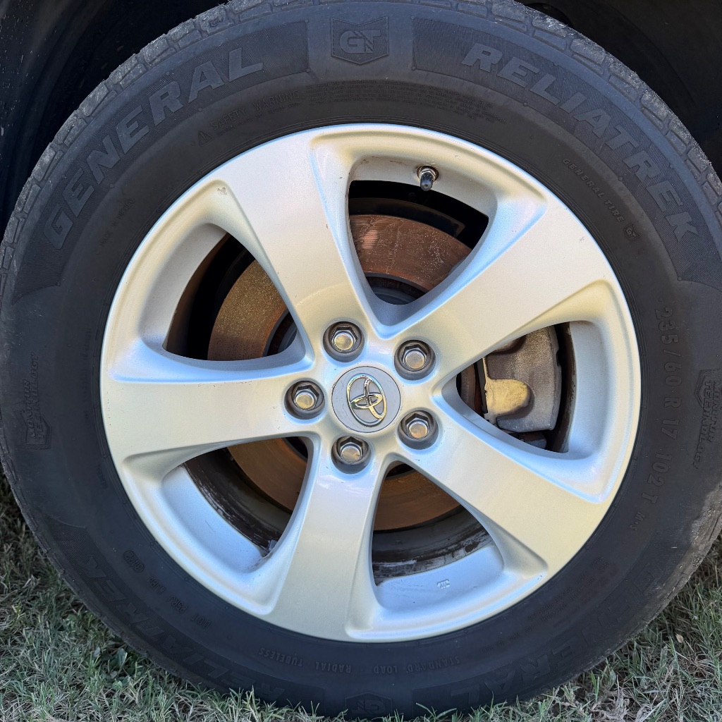 2011 Toyota Sienna - $5,500