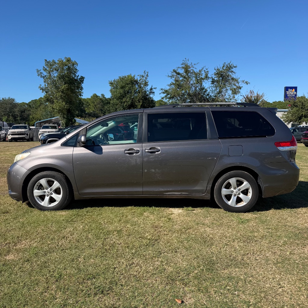 2011 Toyota Sienna - $5,500