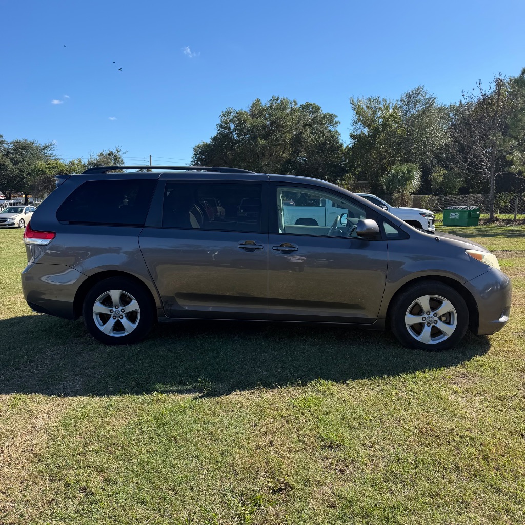 2011 Toyota Sienna - $5,500