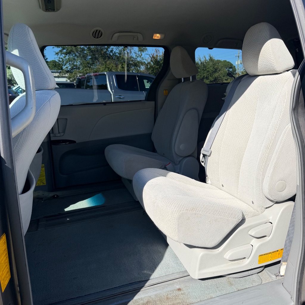 2011 Toyota Sienna - $5,500