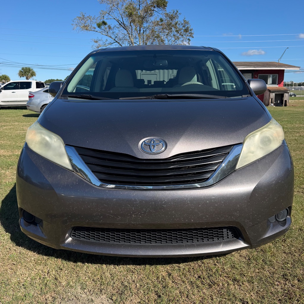 2011 Toyota Sienna - $5,500