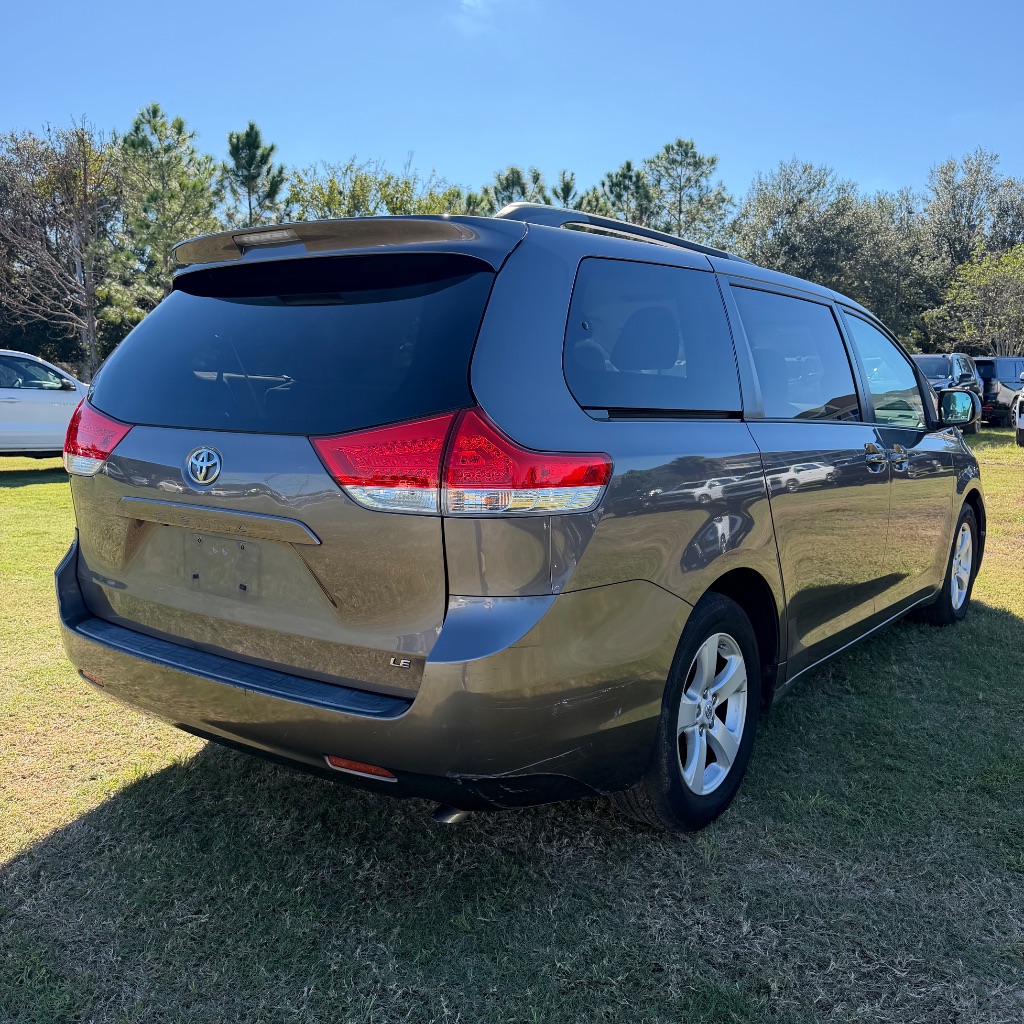 2011 Toyota Sienna - $5,500